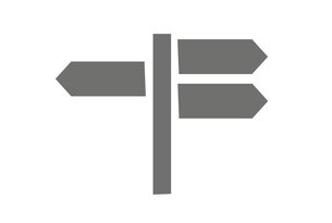 Graues Wegweisersymbol mit drei Pfeilen