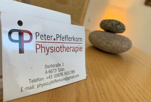 Visitenkarte Peter Pfefferkorn Physiotherapie mit Kontaktdaten vor Steinturm