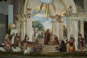 Krippendarstellung mit Maria, Josef, Jesuskind, Hirten, Tieren und Engeln vor gemalter Landschaft