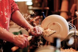 Alpenschick, Holzschnitzereien, Kunstgewerbe Meusburger